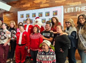Maureen McCormick Instagram - What a beautiful day today celebrating love, friendship and best buddies🎄❤️💕 @bestbuddies 🥰 I love my buddies!