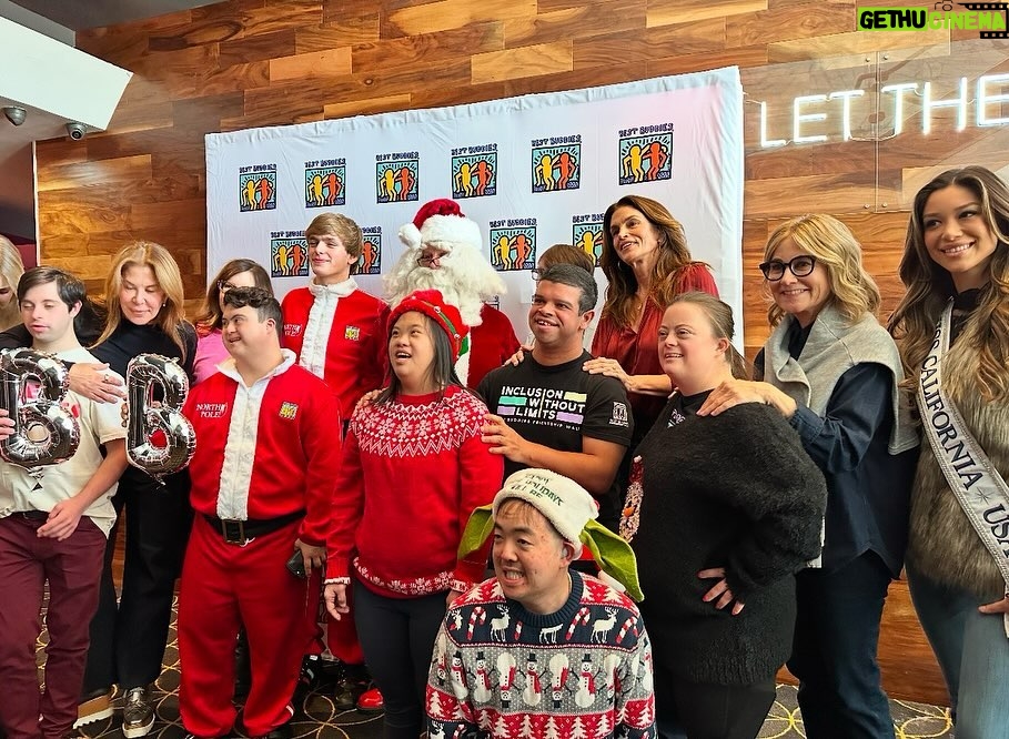 Maureen McCormick - 3.2K Likes - What a beautiful day today celebrating love, friendship and best buddies🎄❤️💕 @bestbuddies 🥰 I love my buddies!