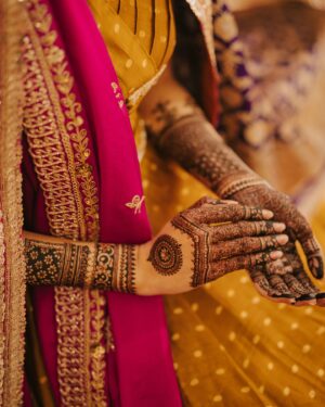 Mawra Hocane Instagram - Literally turned my imagination into a reality for my mehndi ✨ @zakia_rukia_salon ✨ 🥲

P.S let’s see if you can find Ameer’s name in my henna so so beautifully done by @thehennagirl 

outfit of my dreams @manishmalhotra05 🤍

captured exquisitely by @saraidrees_