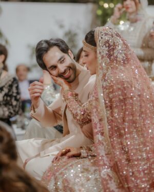Mawra Hocane Instagram - sach mien ameer ho gayi mien toh ♾️🥲♥️♥️ 

#MawraAmeerHoGayi

📸 @pictroizzah 
💄 @imranaslammua 
magical decor by our fav @qasimyar 
Thankyou Qasim bhai for everything 🙏🏻✨