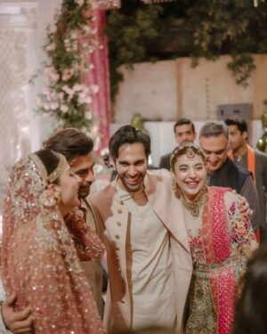 Mawra Hocane Instagram - sach mien ameer ho gayi mien toh ♾️🥲♥️♥️ 

#MawraAmeerHoGayi

📸 @pictroizzah 
💄 @imranaslammua 
magical decor by our fav @qasimyar 
Thankyou Qasim bhai for everything 🙏🏻✨
