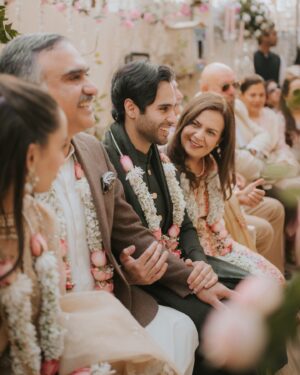 Mawra Hocane Instagram - Mr & Mrs Gilani ♾️🤍 #MawraAmeerHoGayi

📸 @saraidrees_
