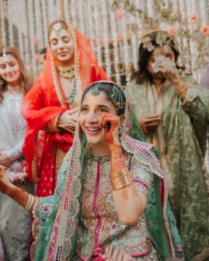 Mawra Hocane Instagram - Mr & Mrs Gilani ♾️🤍 #MawraAmeerHoGayi

📸 @saraidrees_