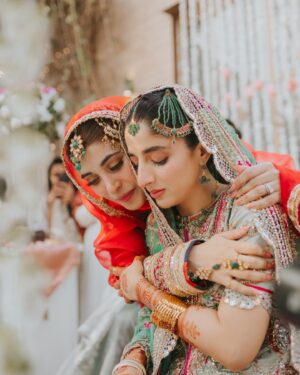 Mawra Hocane Instagram - Mr & Mrs Gilani ♾️🤍 #MawraAmeerHoGayi

📸 @saraidrees_