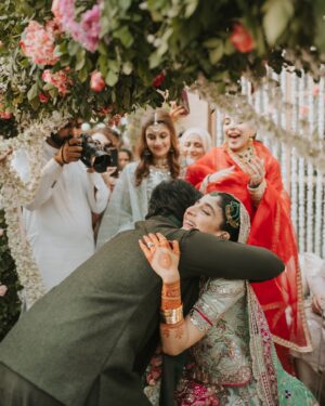 Mawra Hocane Instagram - Mr & Mrs Gilani ♾️🤍 #MawraAmeerHoGayi

📸 @saraidrees_