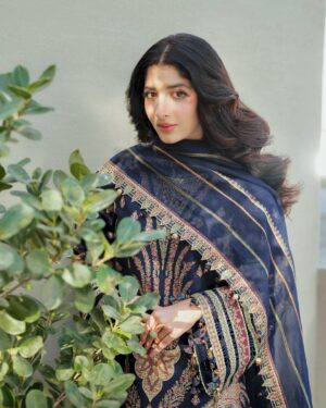 Mawra Hocane Instagram - Twirling to my own tunes always.. 💃🏻🤍✨✨ @jazminonline Eid drops are FABULOUS 🔜
Going live Tomorrow!!!!