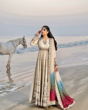 Mawra Hocane Instagram - Twirling to my own tunes always.. 💃🏻🤍✨✨ @jazminonline Eid drops are FABULOUS 🔜
Going live Tomorrow!!!!