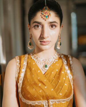 Mawra Hocane Instagram - Literally turned my imagination into a reality for my mehndi ✨ @zakia_rukia_salon ✨ 🥲

P.S let’s see if you can find Ameer’s name in my henna so so beautifully done by @thehennagirl 

outfit of my dreams @manishmalhotra05 🤍

captured exquisitely by @saraidrees_