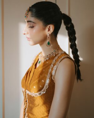 Mawra Hocane Instagram - Literally turned my imagination into a reality for my mehndi ✨ @zakia_rukia_salon ✨ 🥲

P.S let’s see if you can find Ameer’s name in my henna so so beautifully done by @thehennagirl 

outfit of my dreams @manishmalhotra05 🤍

captured exquisitely by @saraidrees_