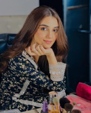 Maya Ali Instagram - Every journey has to end, but I believe every ending leads to a new beginning! ✨ #SunnMereDil has been a special chapter in my life, and working with such incredible people was an absolute pleasure. 🫶

@haseeb_hasanofficial working with you again after so long was nothing short of amazing. Your passion, vision, and dedication brought Sadaf to life in a way that wasn’t easy, but you made it seamless. You did a fantabulous job with the whole team, and I couldn’t be prouder! 🫰🏻

Wajju @wahaj.official mere dost, we may not have shared much screen time, but I witnessed a stronger and better version of you. App ki ankhein bolti hain and trust me, Bilal Abdullah couldn’t have been played better by anyone else! 🫶

@hiramaniofficial my Heer, your kindness towards everyone made me your fan for life! You’re a beautiful person inside and out! 💕

@amarkhanlove your dialogue delivery and expressions were beyond amazing. Kamal karti hain app! 🫰🏻

@shahvirkadwani mere bhai, you hold a special place in my heart 💖. Your hard work and dedication made every scene shine, hamesha khush raho hero! 🤗
 
@ttayyab_shah app k frames ki kya he baat karun, every frame of yours is magic and it was a treat to watch on screen! 

A huge thank you to the entire team & crew for making this journey beautiful. ✨✨

@makeupby_yash.12 thank you for Sadaf’s gorgeous looks and for pampering Maya with so much love! 🤗

@abdullah.kadwani and @asadaqureshi, what an experience it was working under your production! You both are incredible souls, and I thoroughly enjoyed this journey. 😊

Lastly, every project has its own story, and this one was filled with sweat, hard work, and passion from each one of us. We gave it our best to entertain you all. Thank you for your love and even bigger thanks to those who shared constructive criticism, it only helps us grow. 🫰🏻

Jab end theek ho jaaye to sab theek hai!
Kaha suna maaf dosto!
Miltey hain break ke baad! ❤️