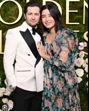 Maya Erskine Instagram - I always feel like the middle school version of myself at these things but thank you to these gals and my love for helping me feel like a million bucks ❤️🩷 
Dress @chloe !!
Stylist @thegriceisright 
Makeup @emilychengmakeup 
Hair @barbdoeshair 
Nails @thuybnguyen