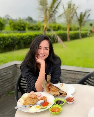 Maya Karin Instagram - Miss my small visit to Bogor, Indonesia almost 2 years ago 🌹