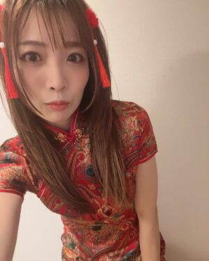 May'n Instagram - 新年快樂呀❤️
祝你們今年順順利利，開心每一天！
新年希望你們吃好喝好😋🥩

萬事如意。我想你們啦🥹🫰🫰

#新年快樂 #蛇年大吉 #新年好 #春節

(為了春節買的🤣🪭🪭我愛你們🥹🫰）