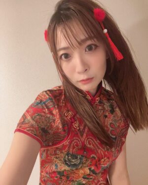 May'n Instagram - 新年快樂呀❤️
祝你們今年順順利利，開心每一天！
新年希望你們吃好喝好😋🥩

萬事如意。我想你們啦🥹🫰🫰

#新年快樂 #蛇年大吉 #新年好 #春節

(為了春節買的🤣🪭🪭我愛你們🥹🫰）