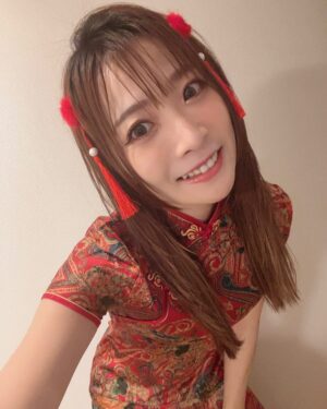 May'n Instagram - 新年快樂呀❤️
祝你們今年順順利利，開心每一天！
新年希望你們吃好喝好😋🥩

萬事如意。我想你們啦🥹🫰🫰

#新年快樂 #蛇年大吉 #新年好 #春節

(為了春節買的🤣🪭🪭我愛你們🥹🫰）