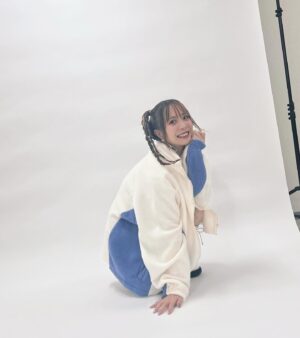May'n Instagram - ふぁんくラ部 会報誌vol.61 配信！

表紙の衣装がいつもよりストリート感でかわいい🫰
だからちょっと韓国プリクラっぽいデザインにしてもらったよん

これ着てたら、知ってる自分よりも細くてびっくりした🤪

#Mayn #fanclub #ふぁんくラ部
#冬コーデ #y2kfashion #y2kファッション #ストリートコーデ