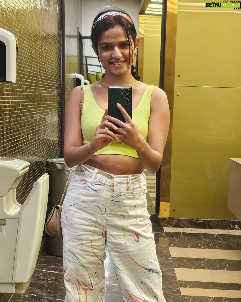Actress Meenakshi Raveendran HD Photos and Wallpapers March 2025 ...