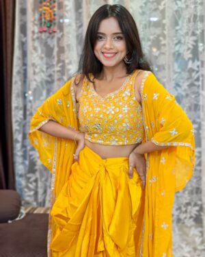 Megha Ray Instagram - जिसके अंदर उजाला भरे, वह बाहर के अंधेरे से क्या डरे?
आप सब को शुभ दीपावली 🪔 

Wishing you a very happy Diwali !! ✨ 
Here's today's look! Celebrations are still onnnn 🔥 

#DiwaliLook #diwalivibes #diwali2024 #ethnic