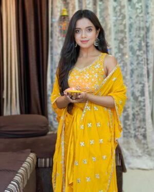 Megha Ray Instagram - जिसके अंदर उजाला भरे, वह बाहर के अंधेरे से क्या डरे?
आप सब को शुभ दीपावली 🪔 

Wishing you a very happy Diwali !! ✨ 
Here's today's look! Celebrations are still onnnn 🔥 

#DiwaliLook #diwalivibes #diwali2024 #ethnic