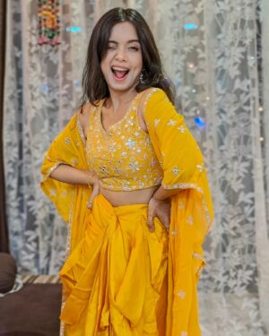 Megha Ray Instagram - जिसके अंदर उजाला भरे, वह बाहर के अंधेरे से क्या डरे?
आप सब को शुभ दीपावली 🪔 

Wishing you a very happy Diwali !! ✨ 
Here's today's look! Celebrations are still onnnn 🔥 

#DiwaliLook #diwalivibes #diwali2024 #ethnic