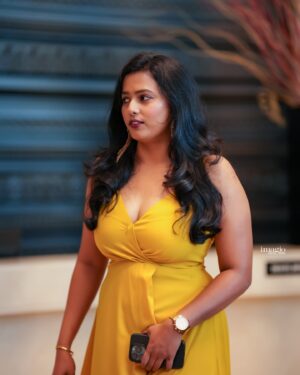 Megha Thomas Instagram - മഞ്ഞലയിൽ @meg_toms 💛🟨🟡

#imagiostories #imagiophotography #sony7m4 #picoftheday #megathomas #rekhachithram #asifali #photooftheday #celebrity #anaswararajan #actress