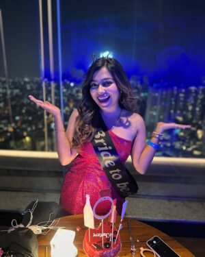 Meghashree Instagram - The Countdown officially on💁🏻‍♀️🧿🥳❤️
Happy valentine’s Day❤️🤩
.
.
Outfit: @aarshaadesignerstudio 
.
#bridetobe2025 #meghasaidpuruyess #girlsparty