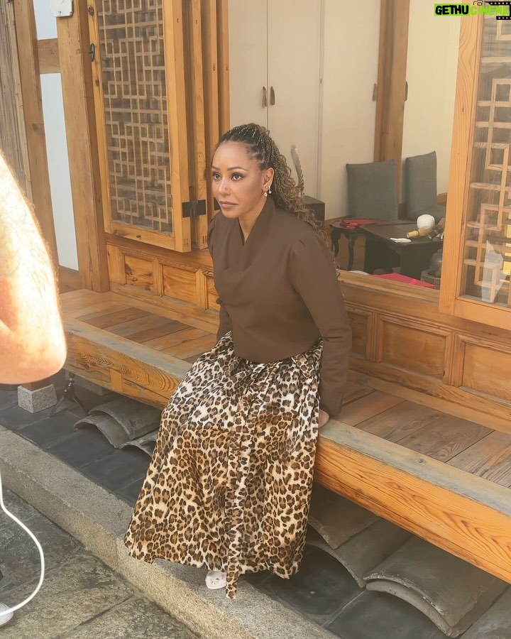 Mel B - 31.1K Likes - Korea you have my hearttt we had SOO much fun and cant wait for you to see what we have coming....
1. Me and Bunton in our favrouitw clothes
2. Looking for some local food
3. When we couldnt decide what to order so we trying everything
4. The palace!
5. The best tea experiencw I ever had
6. Filming something…
7. Laughing away always with you Bunton
8. The videos I send after a long dayyyy ahahahh
9. Best trip with my best mate @emmaleebunton