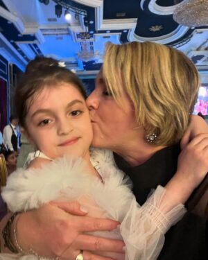 Melahat Abbasova Instagram - Bugün gardaşımın nevesi bitanemiz, gözelimiz, prensesimiz Sayalımızın Adgünüdür. Canımıniçi Adgünün mübarek olsun. Hayatın boyunca hep sağlıklı, xoşbext ol bitanem. Seni çok sevirem🎂🎂🎂🎂🎂🎉🎉🎉🎉♥️♥️♥️♥️♥️♥️🌷🌷🌷🌷