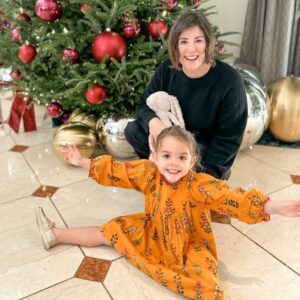 Melanie Paxson Instagram - This throwback is fitting because we’re still in our holiday spirit! Who is ready for Christmas? 🎄🎄✨