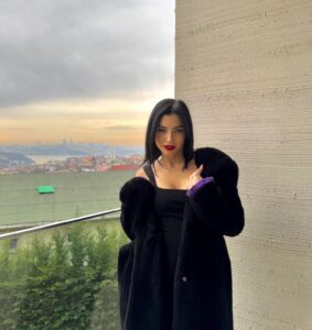 Actress Merve Bolu?ur HD Photos and Wallpapers February 2025