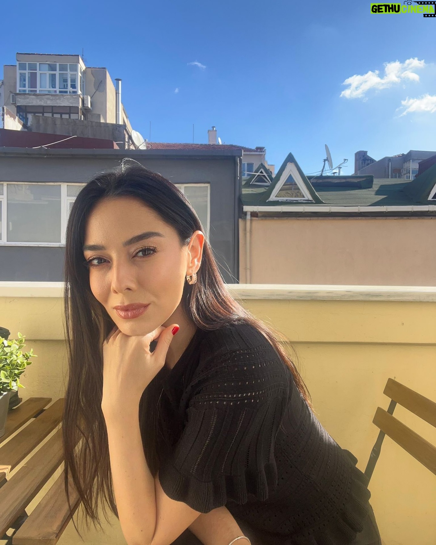 Merve Sevi - 9.5K Likes - 🖤