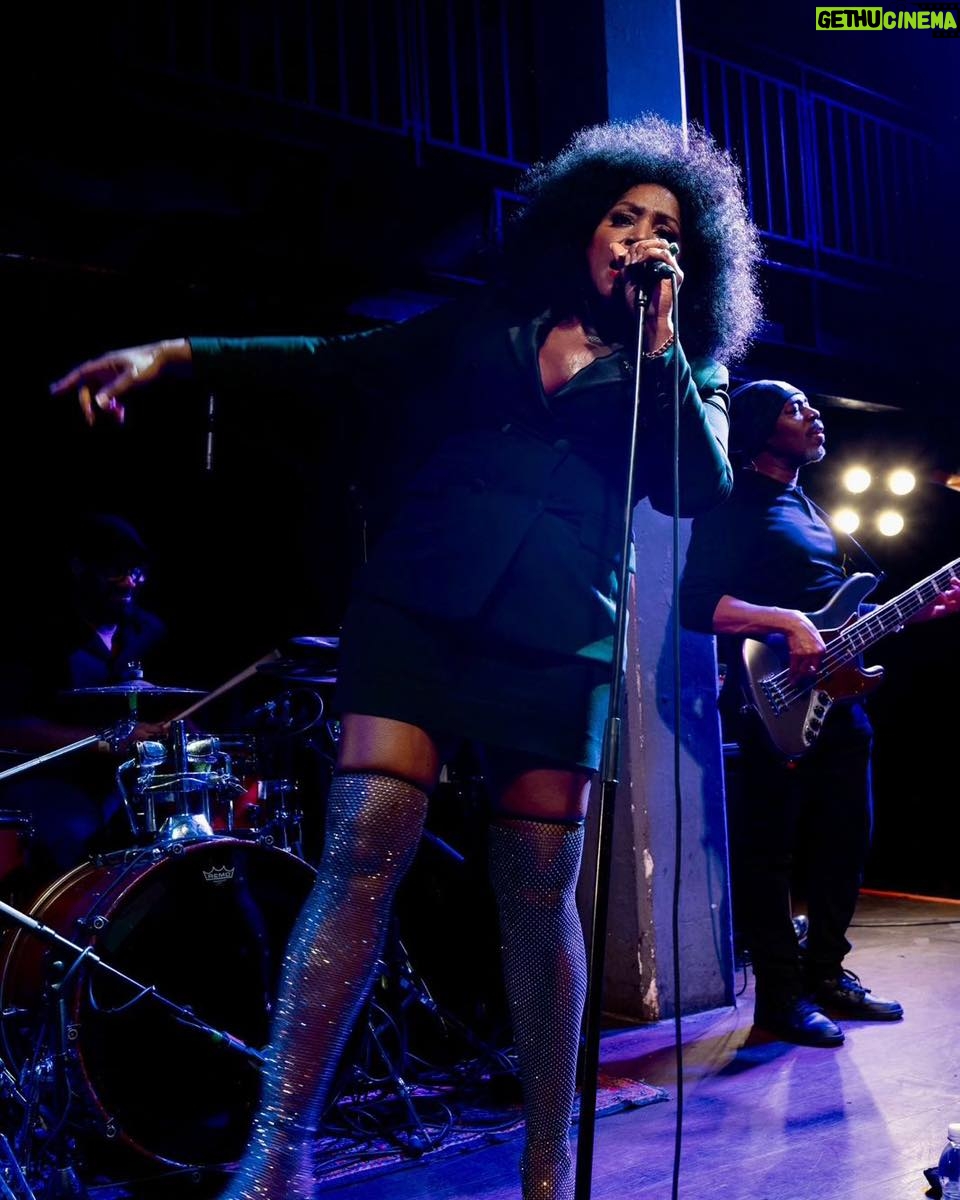 Mica Paris - 1.7K Likes - Can't wait to see you at Ronnie's in Jan 🤩 got your tickets yet? 👊🏾💋
📸 @claire_judge_