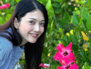 Michiko Tanaka Instagram - 今日は
19:57〜NHK解体キングダムに出演しています✨
ガンダムの解体を間近で見させてもらったけど、パーツ一つ一つが入念に作られていて面白かった！🥳

そして22:00〜はNHKバックヤード 知の迷宮の裏側探訪に
出演してます☺️
そちらは美ら海水族館のバックヤードを見せていただきました！！もう〜最新の設備のすごいこと😳✨
2週連続で放映です！
みなさんぜひご覧ください✨