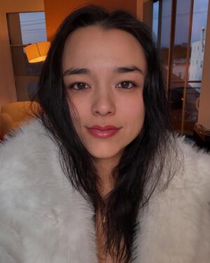 Midori Francis Instagram - I have become one of those people who puts on a winter jacket in 59F weather 👎👎🚫 Mad at myself two thumbs down