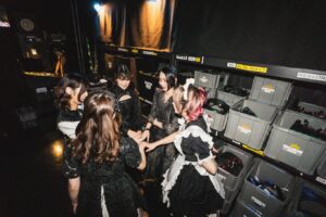 Miku Kobato Instagram - 思い出投稿....🕊♡
2024.11.26
ZEPP TOUR 2024
ZEPP HANEDA day2

会場満員のご主人様お嬢様とすごした
ツアファイ。
今年最後のお給仕でしたっぽ。
とにかく楽しくてあつくて最高な夜でしたっぽ🕊

みんなで沢山叫んで、笑って、うたって、暴れて、、、
BAND-MAID最高！！ってなったっぽ？
なったでしょっぽ？？🕊
ギターソロも頑張りましたっぽ！

来年はもっともーっっとパワーアップして
沢山お給仕で跳びたいと思いますっぽ！

2024年ご帰宅してくれて
一緒に遊んでくださったご主人様、お嬢様に
心から感謝を。
ありがとうございましたっぽ。

さぁ！お給仕はまた来年！！
ご帰宅おまちしておりますっぽ〜🕊

#bandmaid #お給仕 #年末 #振り返り
#memory #ライブ