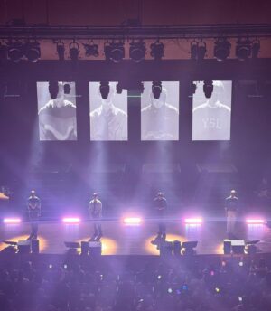 Min Sun-ye Instagram - 2세대 발라드감성 소환하는 2AM CONCERT🎤.
만 열두살때 널 오디션 장에서 처음 만났는데,
열 두살 된 큰딸을 데리고 너의 콘서트를 보러왔다.
기분 이상해.
@kwon_jo 권아, 오래오래 건강하고 같이 잘 늙어가자.
알라뷰💋

#2AM아시아투어화이팅
#완전체보니까좋구나