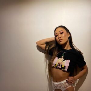 Minnie Scarlet Instagram - i like my bitches like i like my lighting

moody 💕
