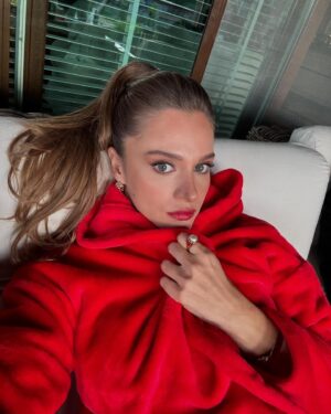 Miray Daner Instagram - Galerimde küçük bir tur ✈️