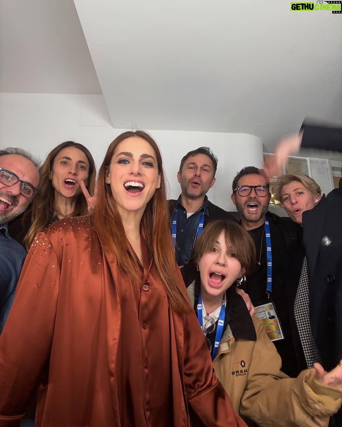 Miriam Leone - 95.7K Likes - Quanto è bello il sole che splende e splende e basta!
Che bella energia, che bei messaggi che mi avete mandato, anche amici che non sentivo da tantissimo tempo… in questi quasi 17 anni di carriera ho costruito tante cose stupende, ma la più stupenderrima è il mio team, che ringrazio di cuore ❤️
Grazie per la vostra ricerca, eleganza,educazione, emozione, vicinanza, professionalità, gusto … ✨❤️✨
#accussì
#bestteam
#love
📸 @davidediodovich_personal