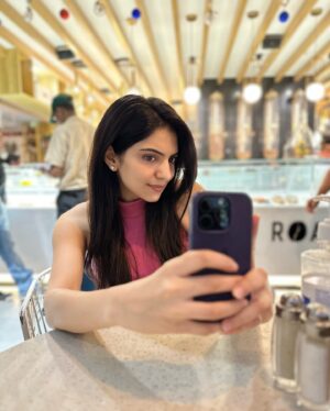 Misha Narang Instagram - Cheers to fresh beginnings and endless possibilities🌸🌸
#hello2025 #NewYearNewMe #gratefulstart #notafoodie #selflove