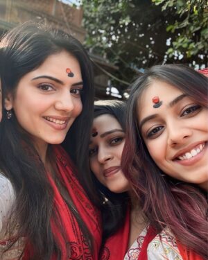 Misha Narang Instagram - जय श्री महाकाल 🙏
.
.

@sarga_mmm @shanayasharma.official @nanditadaga