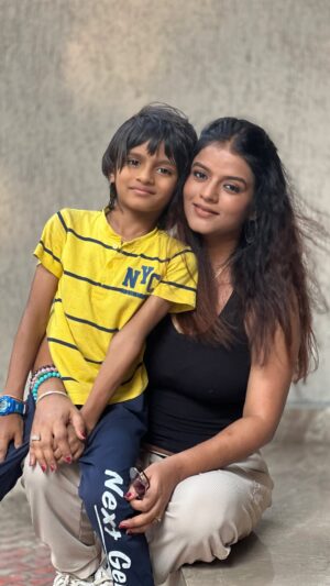 Mitali Nag Instagram - Did you get that magic…? 😁

#mitaalinag #indianactress #chocolateeyedboy #motherson #trending #333