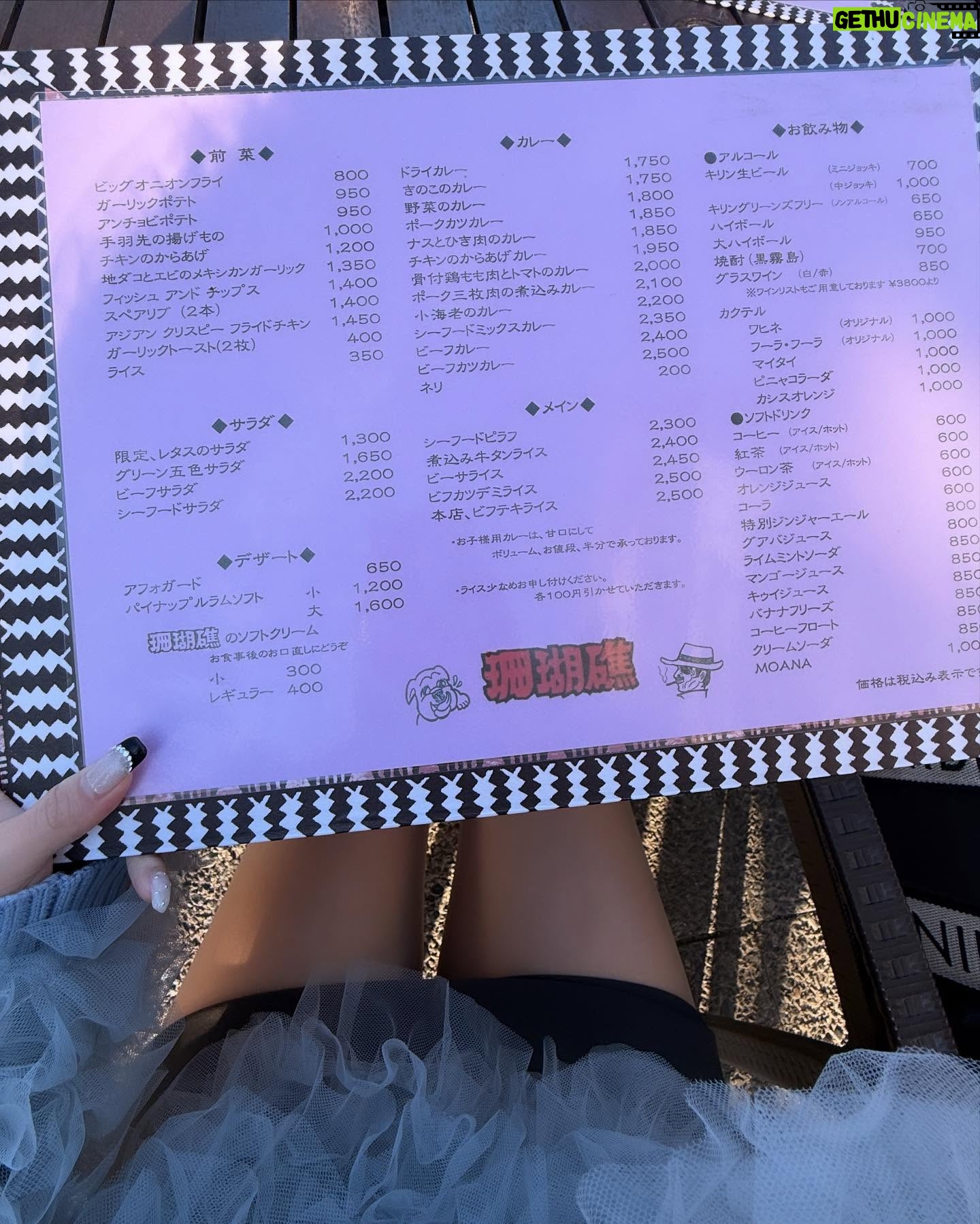 Miyabi Natsuyaki - 3.1K Likes - 🌞ིྀ✨💕

鎌倉で運気上げてきた🌞🎀✨
行くときいつも晴れてるし
勝手に運気上がると思ってる😚ིྀ

念願の珊瑚礁のビーフカツカレー
まじでおいしかった♡🥹🍛
アンチョビポテトも最高よー🥔

近くにある薬局でシナモンのリップ
見つけたから即買いだよね૮꒰•༝•。꒱ა🩵ིྀ
これキティちゃんもあったんかな？
知ってる人いる??

honeyのニットもやっと着れた♡
このボリュームかわいすぎるよね🥹🫶🏻
展示会でカラー迷ったけど
お肌白く見えるしブルーで大正解🩵ིྀ✨