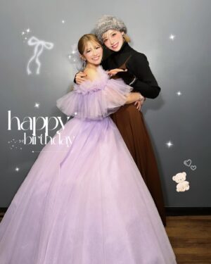 Miyabi Natsuyaki Instagram - happy birthday💜ིྀ⌖꙳✧ 

矢口さんおめでとうございます♡
昨日はbirthdayイベントに
お邪魔させて頂きました💖

矢口さんのソロライブを見るのはお初✨
歌もトークも完璧すぎて
先輩さすが💖の一言です♡

衣装もかわいすぎましたね~✨
終始、、かわいい~って
1人でつぶやいてたなぁ~꒰՞> · <՞꒱♡

演奏もほんとに素敵で
歌とトークのギャップがあって
最高でした💖💖

会場では稲葉さんと村田さん
お世話になってるりょんりょんにも
会えてうれしかったですദി՞˶ෆ . ෆ˶ ՞ 🎀