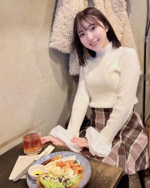 Moe Toyota Instagram - 🤍🤎

カフェご飯した日🍞

ブラウンコーデがマイブーム✌🏻

#もえしふく
#カフェご飯