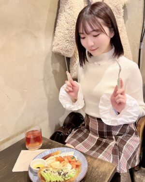 Moe Toyota Instagram - 🤍🤎

カフェご飯した日🍞

ブラウンコーデがマイブーム✌🏻

#もえしふく
#カフェご飯