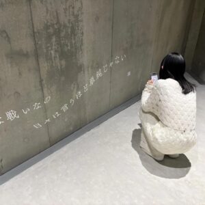 Moeka Shiotsuka Instagram - Ginza Sony Park 展 2025 〰️ 
" floating words " 上映中
映像と光と水との演出にあわせて
360Audio verの私たちの曲もきけるｮ

パーク中にある歌詞探しは20こです
みんなみつけた？

ゆりかちゃんとツーショットしたと思ったのに
ゆりかちゃんが自分を映してなかったの巻🤳🏻