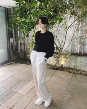 Moemi Katayama Instagram - ✂︎❤️

ロングヘアー推しの方々すみません🙏

役作りでショートヘアになりました！
赤ちゃん以来の短さです...👶たぶん

まだ慣れなくて自分で上手くスタイリングできない笑
でもドライヤーの楽さは最高です✌︎

#moemikatayama