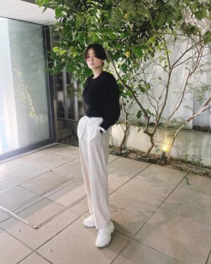 Moemi Katayama Instagram - ✂︎❤️

ロングヘアー推しの方々すみません🙏

役作りでショートヘアになりました！
赤ちゃん以来の短さです...👶たぶん

まだ慣れなくて自分で上手くスタイリングできない笑
でもドライヤーの楽さは最高です✌︎

#moemikatayama