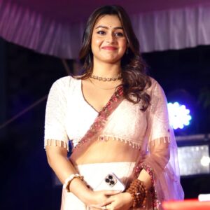 Mokksha Instagram - In between candid and poses 😊
Captured by @rajaneesh_vk @vinu07mm( stage pics)
Wearing @chakitha_designs 
Makeup @midhush_makeovers 
Hair @ajitha_pa_makeup_artist
#mokksha #born #queen #traditional #favorite